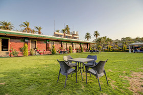 Royal Garden Retreat