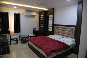 Hotel Lokpriya Inn