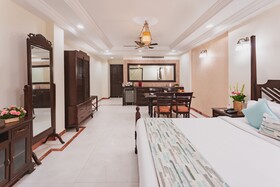 Shree Vallabh Vilas Lords Plaza
