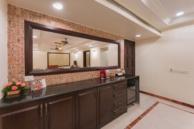 Shree Vallabh Vilas Lords Plaza