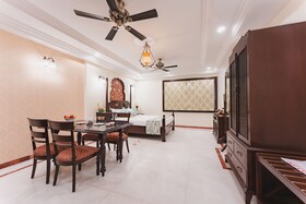 Shree Vallabh Vilas Lords Plaza