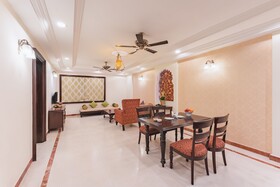 Shree Vallabh Vilas Lords Plaza