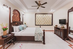 Shree Vallabh Vilas Lords Plaza