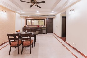 Shree Vallabh Vilas Lords Plaza