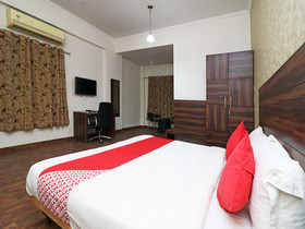 Hotel Silver Star By OYO Rooms