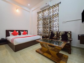 OYO 10682 Hotel Blue Lotus