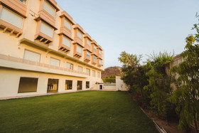 WelcomHeritage Mount Valley Resort - Ranthambore