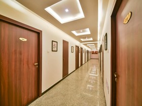 Hotel Golden Feather