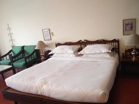 Hotel Hilltop Palace