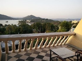 Hotel Hilltop Palace