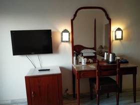 Hotel Hilltop Palace