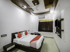 Hotel Jai Hind By OYO Rooms