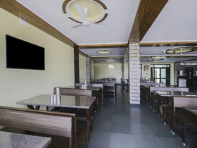 Hotel Jai Hind By OYO Rooms