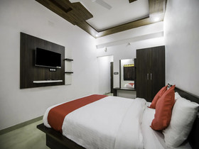 Hotel Jai Hind By OYO Rooms