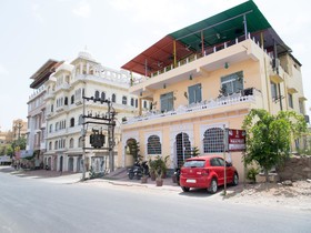Hotel Manwar by OYO Rooms