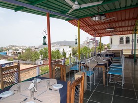 Hotel Manwar by OYO Rooms