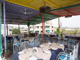Hotel Manwar by OYO Rooms