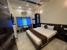 Hotel Raj Villas