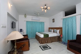 OYO 10206 Home Modern Stay Near Fateh Sagar