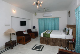 OYO 10206 Home Modern Stay Near Fateh Sagar