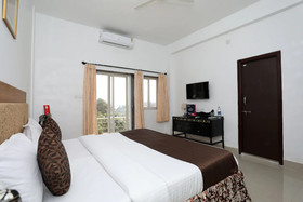 OYO 10206 Home Modern Stay Near Fateh Sagar
