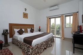 OYO 10206 Home Modern Stay Near Fateh Sagar
