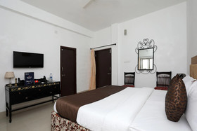 OYO 10206 Home Modern Stay Near Fateh Sagar