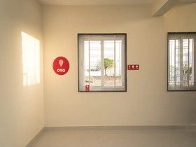 OYO 13273 Home Luxury Stay Airport Road