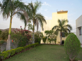 OYO 13273 Home Luxury Stay Airport Road