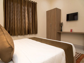 OYO 13273 Home Luxury Stay Airport Road