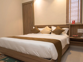 OYO 13273 Home Luxury Stay Airport Road