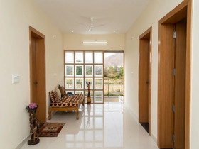 OYO 13273 Home Luxury Stay Airport Road