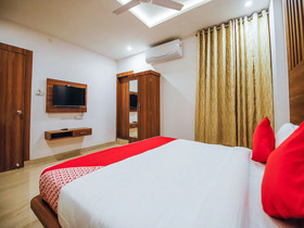 OYO 24327 Royale Sejour