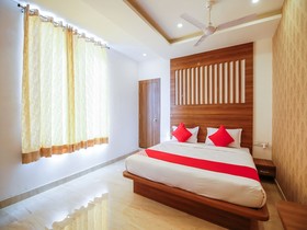 OYO 24327 Royale Sejour