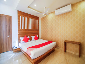 OYO 24327 Royale Sejour