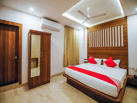 OYO 24327 Royale Sejour