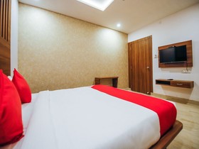 OYO 24327 Royale Sejour