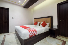 OYO 24923 Rani Palace