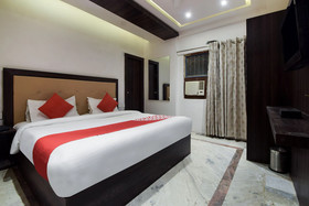 OYO 24923 Rani Palace
