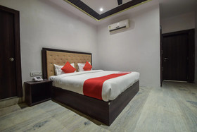 OYO 24923 Rani Palace