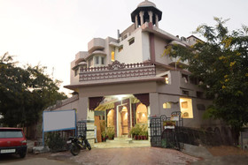 OYO 24923 Rani Palace