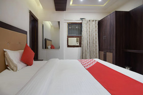 OYO 24923 Rani Palace