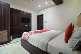 OYO 24923 Rani Palace