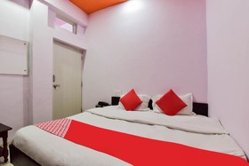 The Villain by OYO Rooms