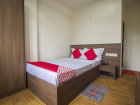 Rising Inn by OYO Rooms