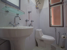 Rising Inn by OYO Rooms