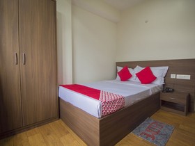 Rising Inn by OYO Rooms