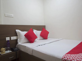 Rising Inn by OYO Rooms