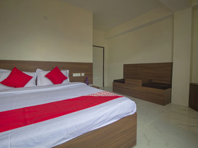 Rising Inn by OYO Rooms