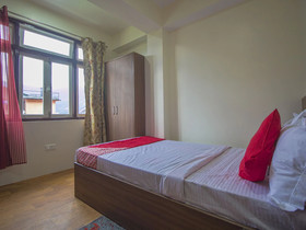 Rising Inn by OYO Rooms
